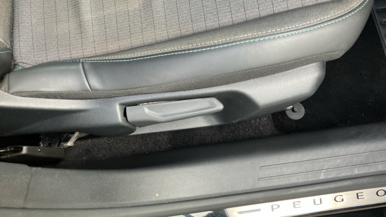 Peugeot 208 1.2 PureTech 100 Allure Premium + 5dr Petrol Hatchback